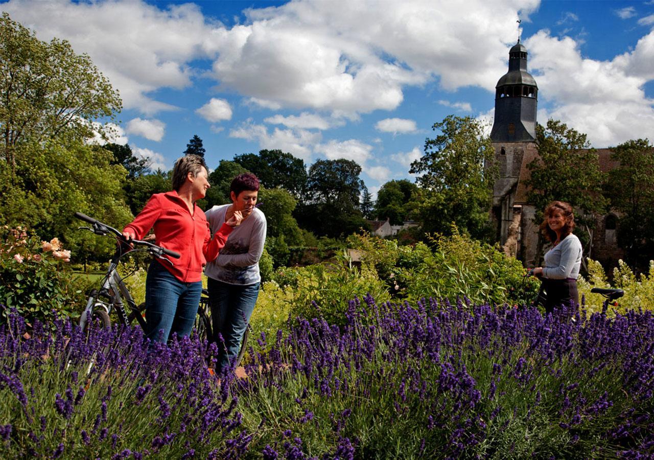 Logis - Auberge De L'Abbaye Thiron-Gardais Bagian luar foto