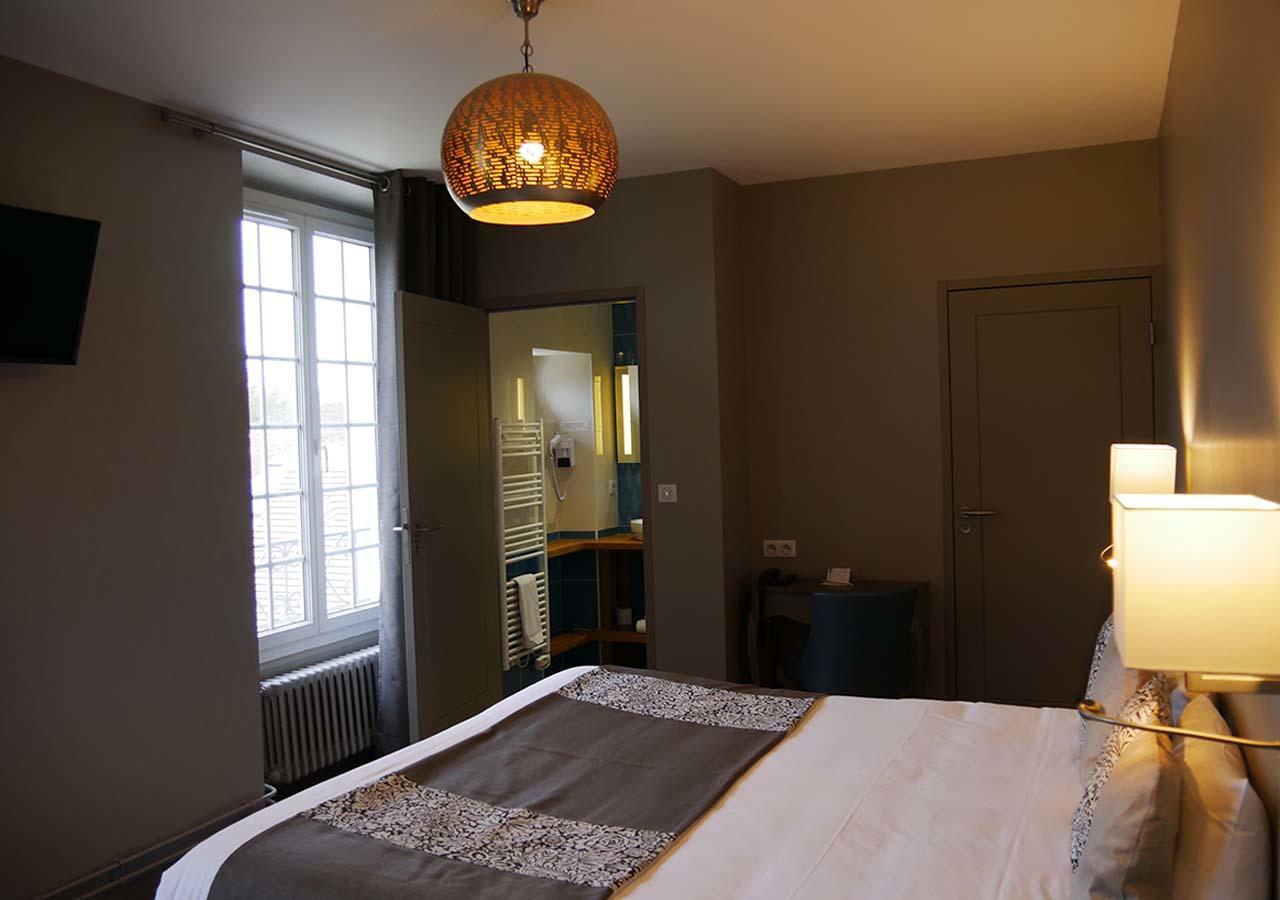 Logis - Auberge De L'Abbaye Thiron-Gardais Bagian luar foto