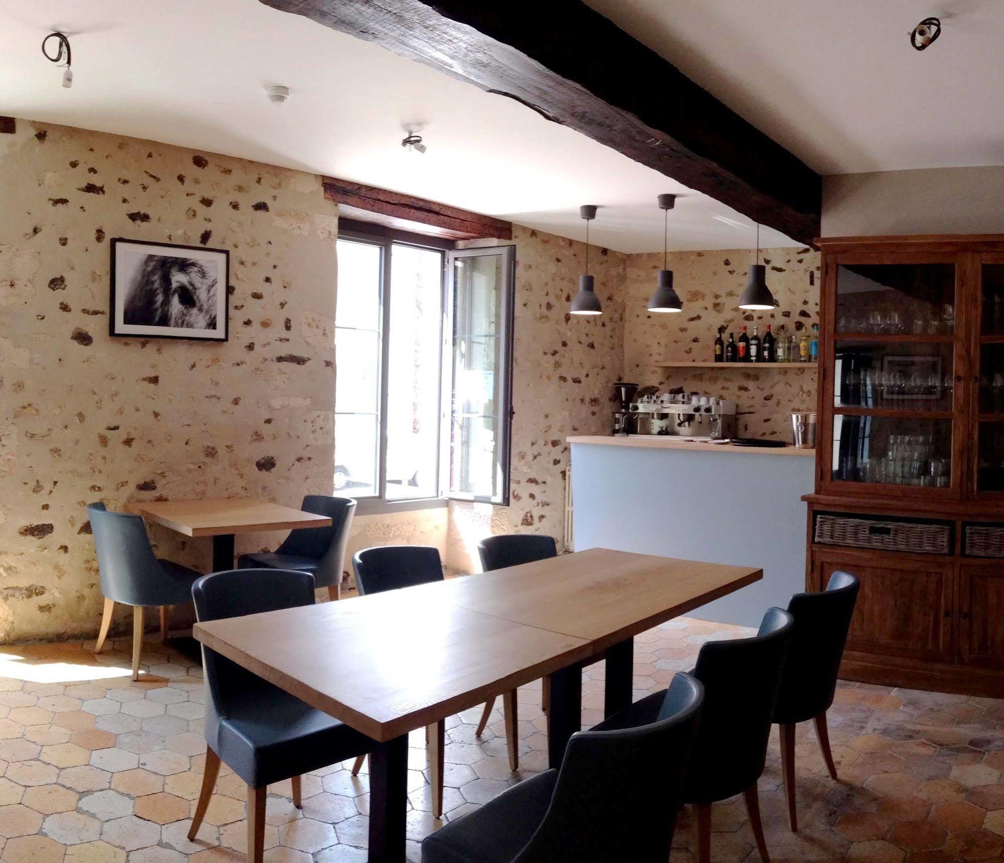 Logis - Auberge De L'Abbaye Thiron-Gardais Bagian luar foto