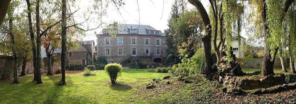 Logis - Auberge De L'Abbaye Thiron-Gardais Bagian luar foto