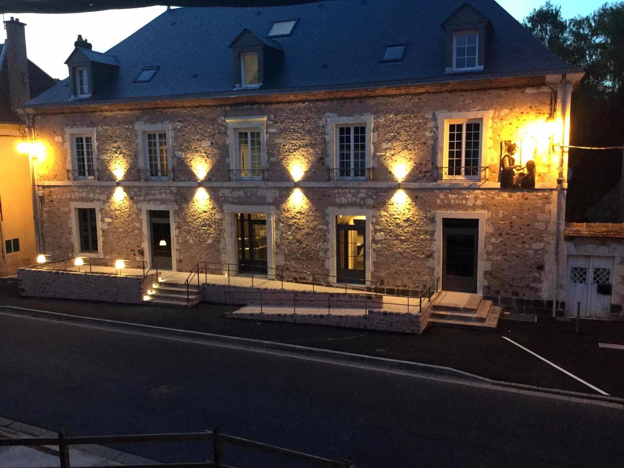 Logis - Auberge De L'Abbaye Thiron-Gardais Bagian luar foto